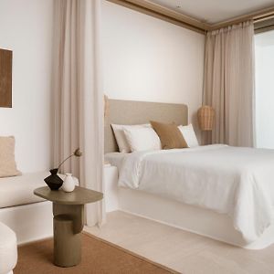 Deluxe Queen Suite